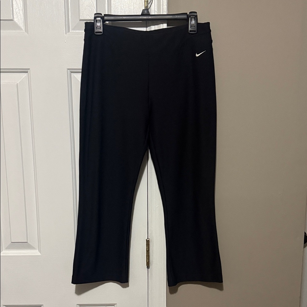 🖤 **Nike Dri-FIT Women’s Black Cropped Pants | Size M**
